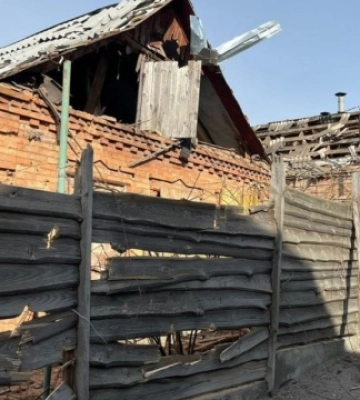 Ворог атакував Нікопольський район «Шахедами» та з артилерії, пошкоджені приватні будинки