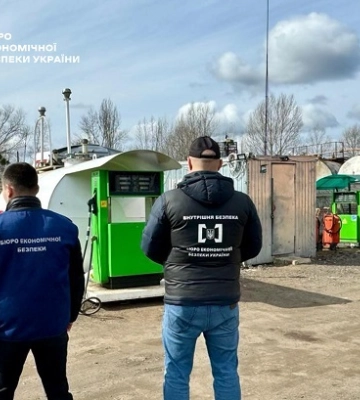 На Київщині вилучено на нелегальних АЗС контрафактне пальне та обладнання на 9 млн грн