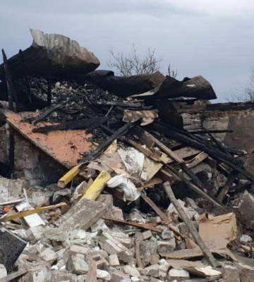 «Чую свист ракети, а потім щось почало сипатися»: як мешканці Кам’янського пережили нічну російську атаку 