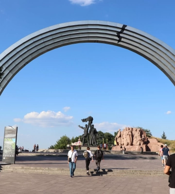 Незважаючи на перейменування, Арка дружби народів у Києві підлягає повному демонтажу, - Інститут нацпам&#039;яті