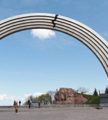 Інститут національної пам&#039;яті радить демонтувати Арку дружби народів у Києві