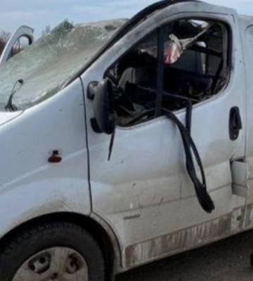 На Дніпропетровщині ворожий дрон поцілив в авто: що з водієм та пасажиром