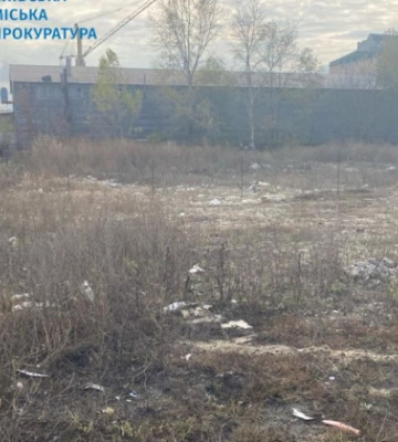 Прокуратура через суд требует от городских чиновников ликвидировать незаконную свалку в Дарницком районе