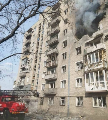 Удар по Селидовому: рятувальники показали наслідки влучання рф у житлову багатоповерхівку