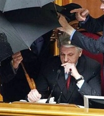 Справа «харківських угод». Ексуддя Конституційного суду закликав притягнути до відповідальності ексспікера Литвина Справа «харківських угод». Ексуддя Конституційного суду закликав притягнути до відповідальності ексспікера Литвина