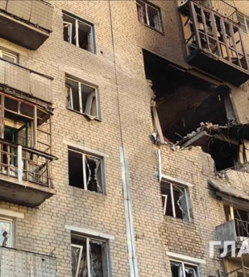 Окупанти поцілили в багатоповерхівку на Донеччині: поранено п’ятеро людей