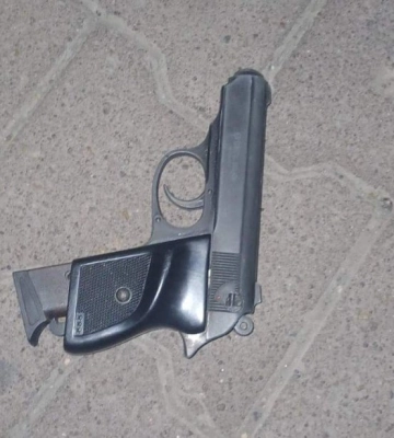 На Одещині чоловік влаштував стрілянину на зупинці транспорту