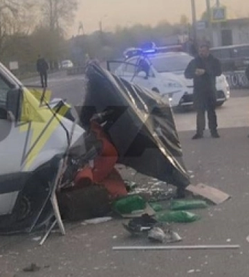 Під Луцьком бус протаранив блокпост – є травмовані 