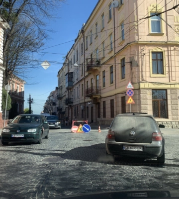 У Чернівцях ускладнено рух на площі Соборній