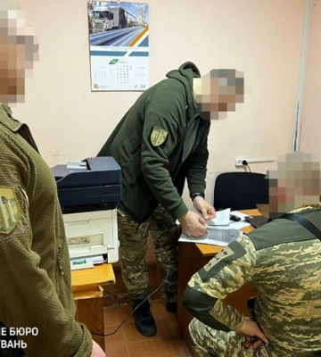 Розтратив понад 3,5 млн грн «бойових» виплат: командир військової частини отримав підозру