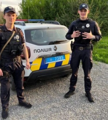 Патрульні  оперативно допомогли чоловіку, якому стало зле дорогою додому