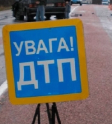 ДТП на трасі Хуст-Сокирниця: водій Chery Amulet врізався в дерево
