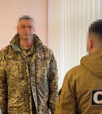 За хабарі &quot;списував&quot; ухилянтів з військового обліку: у Чернігові викрили очільника ВЛК
