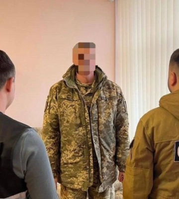 У Чернігові очільник ВЛК за хабарі “списував” ухилянтів з військового обліку, – СБУ
