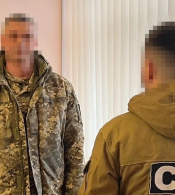 За хабарі &quot;списував&quot; ухилянтів з військового обліку: у Чернігові викрили очільника ВЛК