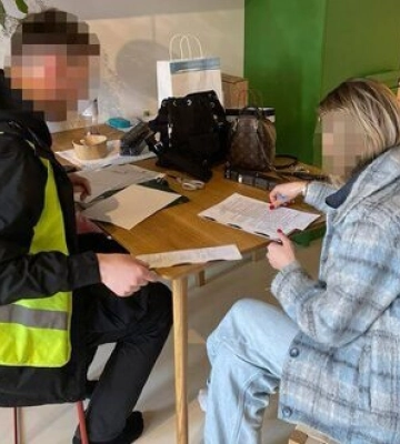 Під виглядом допомоги дітям ошукали українців на 5 млн грн: Викрито трьох учасників псевдоблагодійного фонду. ФОТОрепортаж