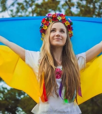 В Мелитополе ученица написала на стене школы "Слава Украине" - родителей вызвали на допрос 