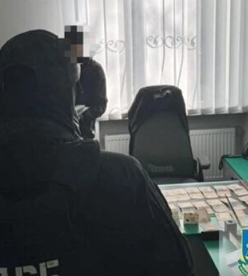 Начальник сервісного центру МВС на Чернігівщині вимагав хабарі з підлеглих, - прокуратура. ФОТО