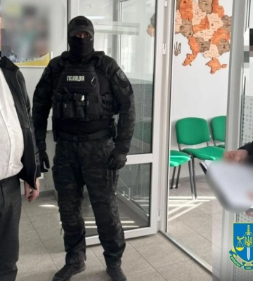 Начальник сервісного центру МВС на Чернігівщині вимагав хабарі з підлеглих, - прокуратура. ФОТО