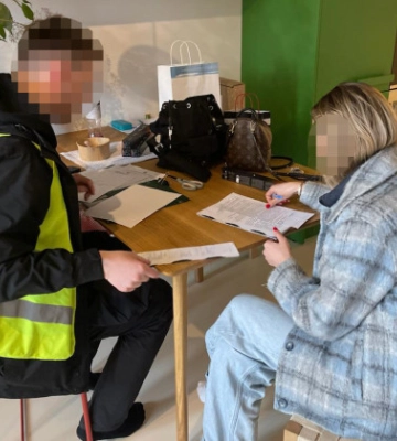 Під виглядом допомоги дітям ошукали українців на 5 млн грн: Викрито трьох учасників псевдоблагодійного фонду. ФОТОрепортаж