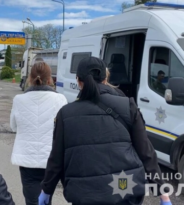 Продала сына за 600 гривен и сбежала заграницу: в Украину экстрадировали жительницу Запорожья