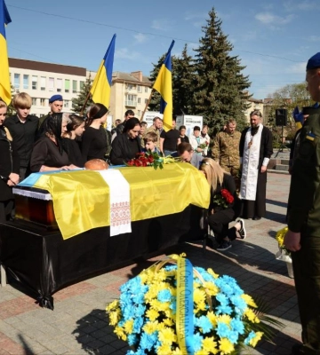 На Рівненщині попрощалися із трьома військовослужбовцями