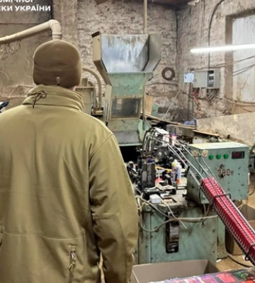 Детективи БЕБ викрили підпільних виробників &quot;брендових&quot; цигарок