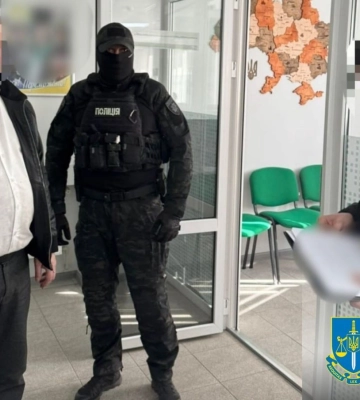 Начальник сервісного центру МВС на Чернігівщині вимагав хабарі з підлеглих, - прокуратура. ФОТО