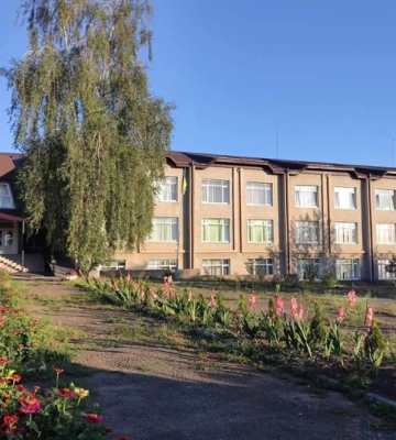 Одразу кількох вчителів потребує школа у Чернівецькій громаді: обіцяють стабільну зарплату