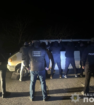 На Закарпатті викрили чергову схему нелегального перетину кордону: організатора та його спільника затримано