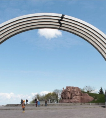 Інститут нацпам&#039;яті пропонує демонтувати столичну арку Свободи українського народу