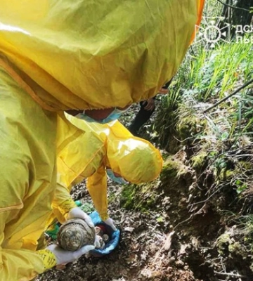Во Львове мужчина нашел 20 кг ртути во время прогулки в лесопосадке