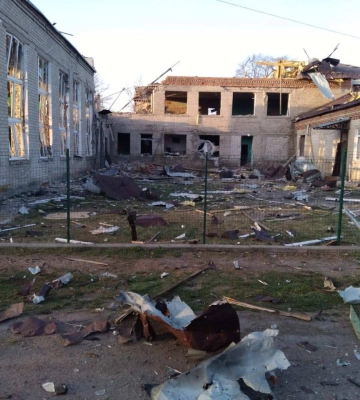 Синєгубов про обстріли Харківщини: постраждали навчальний заклад та “швидка”