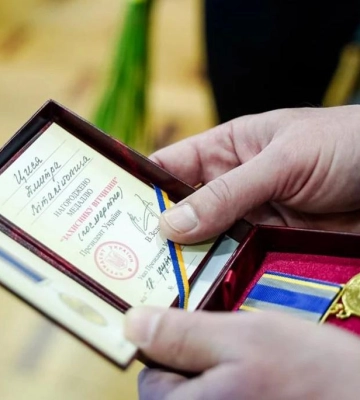 Батькам загиблого полтавського рятувальника вручили медаль сина