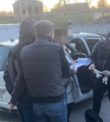 На Львівщині правоохоронці викрили шахраїв, які обкрадали чоловіків, пропонуючи незаконний перетин кордону