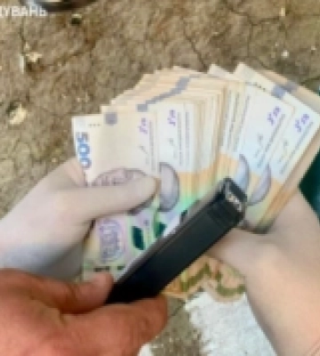 За хабар обіцяв закрити справу: на Кіровоградщині затримали правоохоронця
