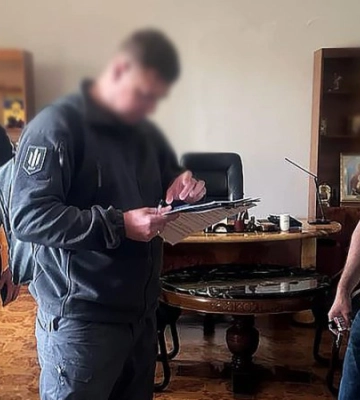 На Дніпропетровщині мера та секретаря міськради викрили на отриманні 30 тисяч доларів хабаря, – Офіс Генпрокурора