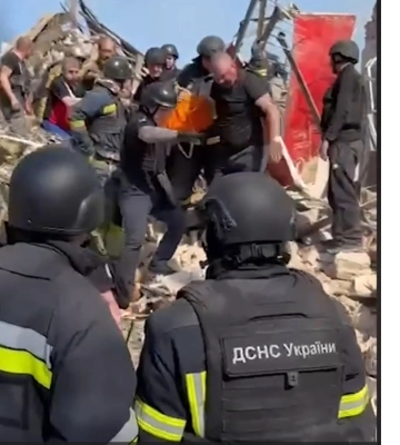 Росіяни випустили дві керовані авіабомби по Вовчанську — зруйнована поліклініка