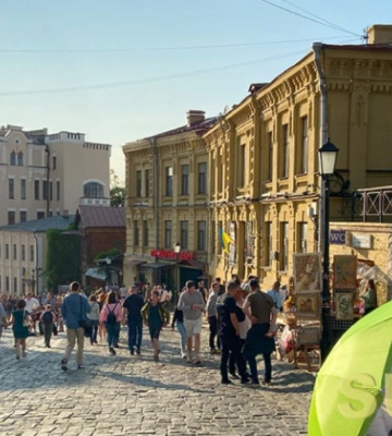 Жарко як у червні: у Києві зафіксували одразу два температурні рекорди