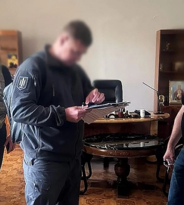 На хабарі у 30 тис. доларів викрито мера та секретаря міськради на Дніпропетровщині