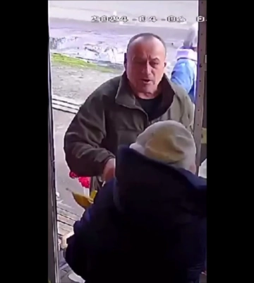 В Житомире подполковник ВСУ избил продавщицу букетом цветов