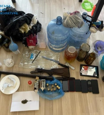 Вилучили "товару" на 122 млн грн: у Києві поліцейські викрили канал постачання наркотиків із закордону. Фото і відео