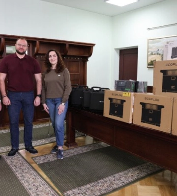 Квадрокоптери, зарядні станції та акумулятори: Луцьк передав військовим необхідне обладнання