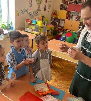 У Луцькій громаді для діток провели майстер-класи з гончарства