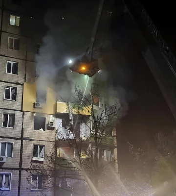 В Кривом Роге произошел взрыв в многоэтажке, 5-летнего мальчика и его родителей привалило стеной. Фото, видео и подробности