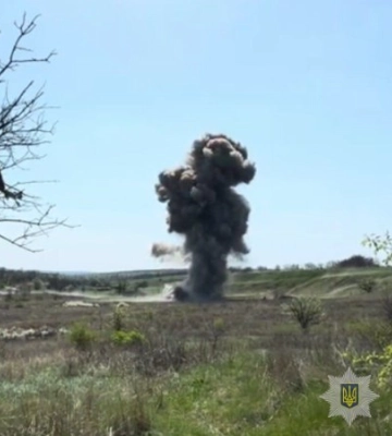 Вибухотехніки поліції знешкодили збиту російську ракету, яка впала на Дніпропетровщині