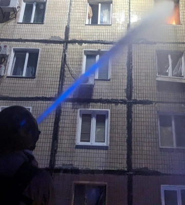 В Кривом Роге произошел взрыв в многоэтажке, 5-летнего мальчика и его родителей привалило стеной. Фото, видео и подробности