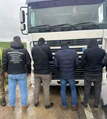 На Одещині у фурі прикордонники виявили ухилянтів
