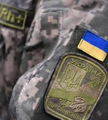 На Буковині у полі знайшли тіло чоловіка: поруч була військова форма
