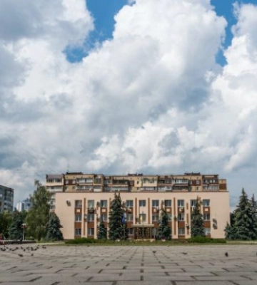 Мешканців Українки на Київщині закликали зробити запаси води та зачинити вікна після атаки рф